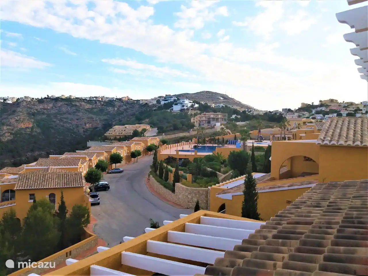 Vue sur la grande piscine mais pas de nuisance sonore