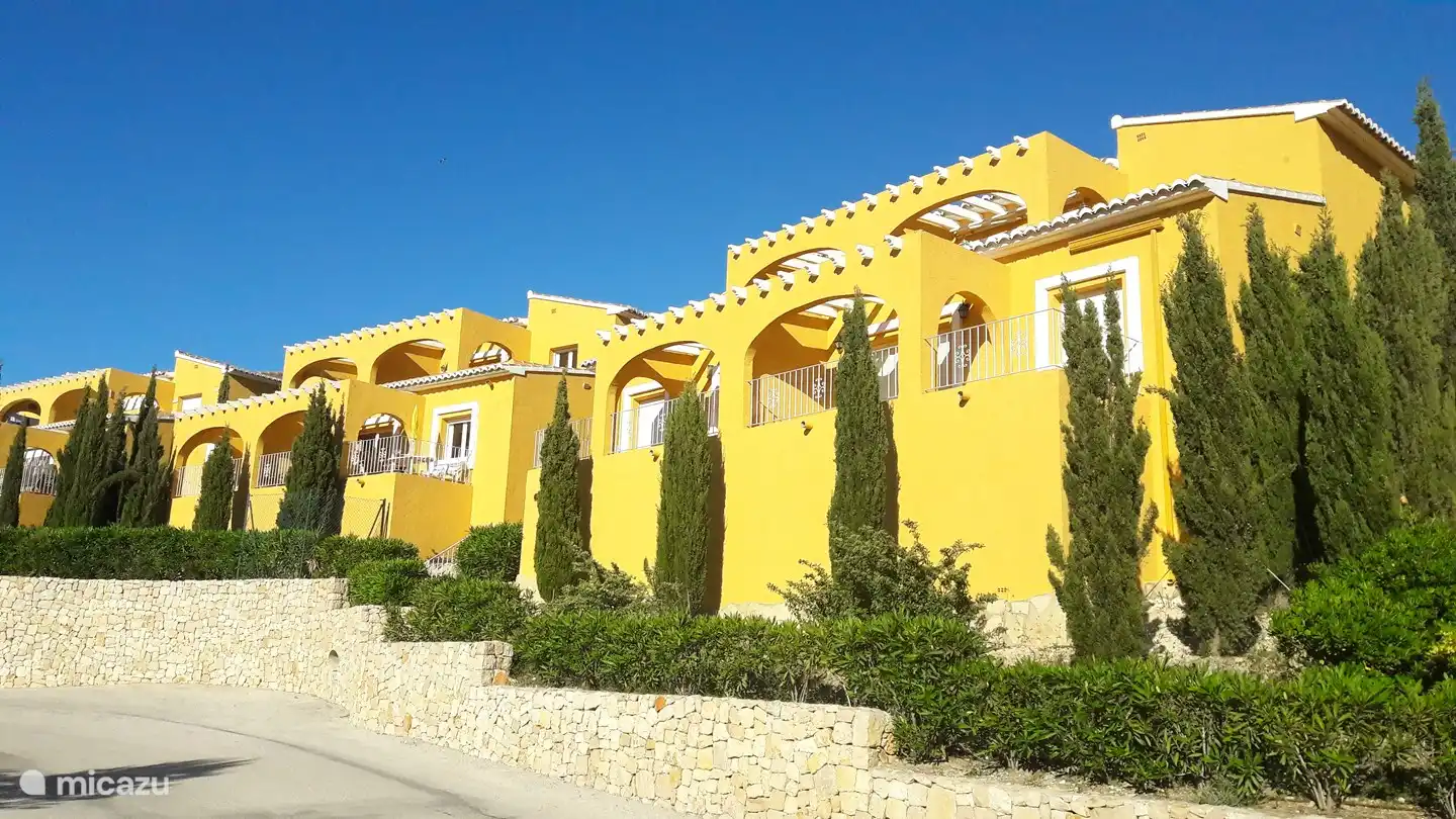 Appartement de faible hauteur qui a la sensation d'un cottage.