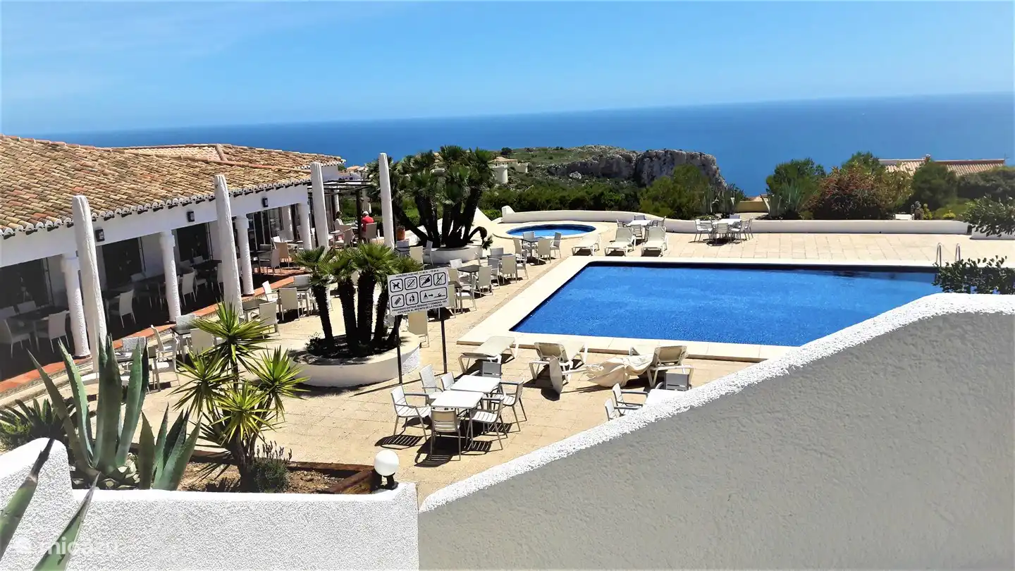 Piscine supplémentaire au restaurant La Cumbre. Libre d'utilisation. Recommandé pour manger.