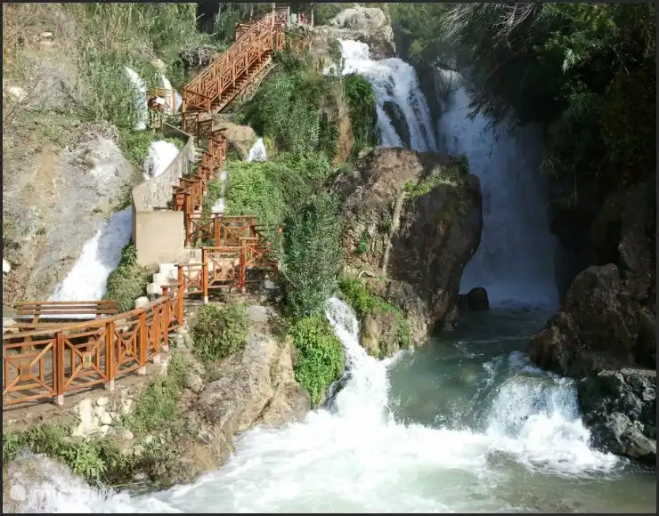 Les fonts de l'Algar : Cascades où l'on peut se baigner et plonger depuis les rochers.