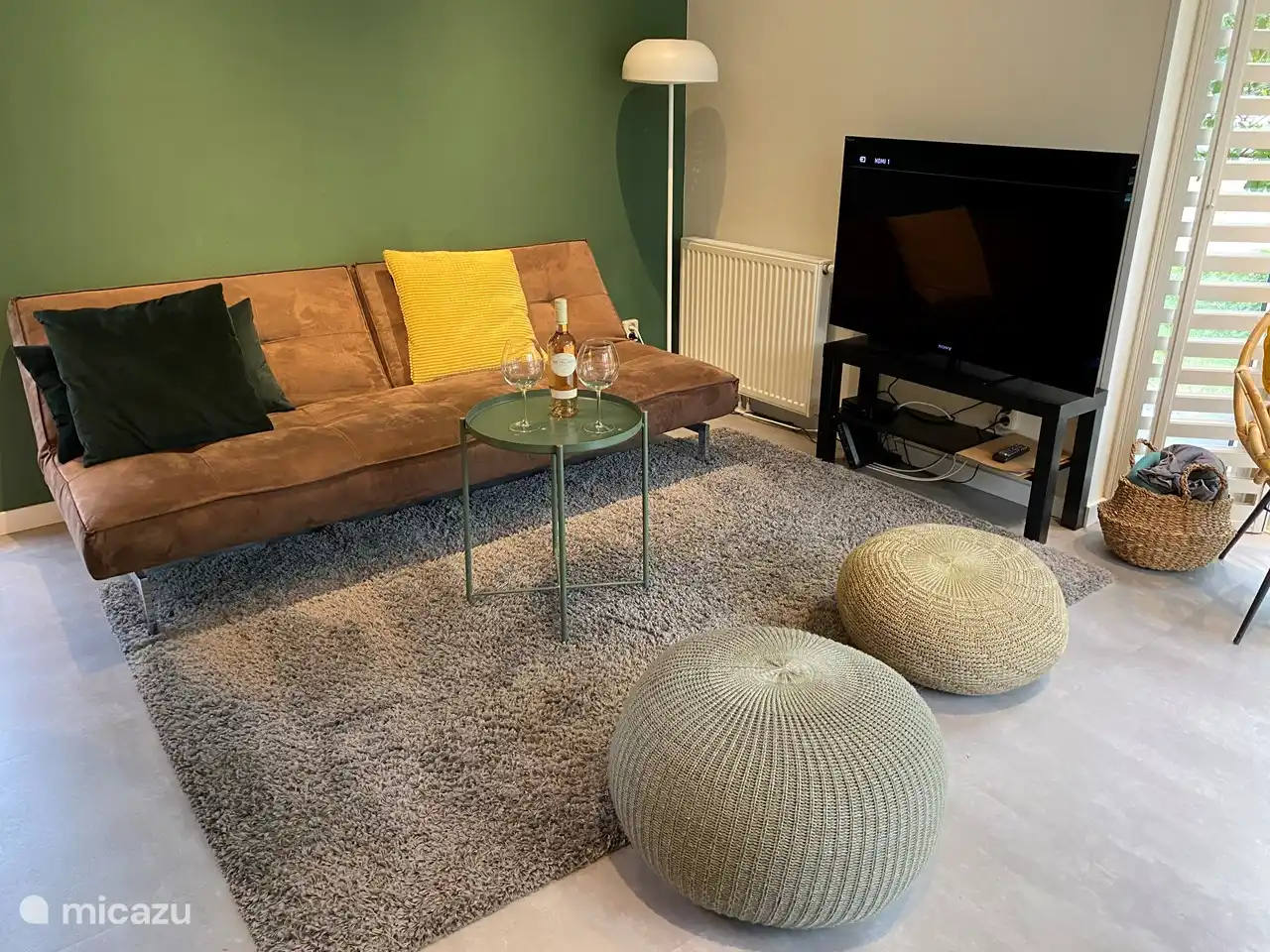 Wohnzimmer mit Flachbildschirm