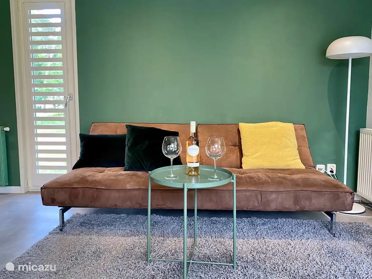 Das Sofa kann auch in der Lounge-Position und als Schlafsofa verwendet werden