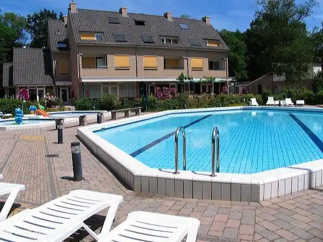Chalet Leentje | Pays-Bas, Utrecht, Doorn - chalet La piscine au début du parc