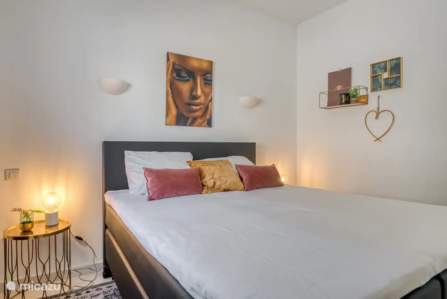 Slaapkamer 3 voorzien van luxe boxspring 160x200cm