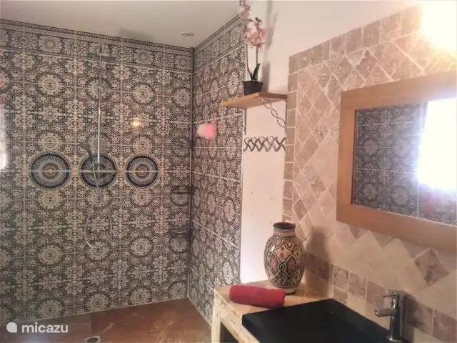 Innièze | France, Lot, Lachapelle-Auzac - maison de vacances salle de bains