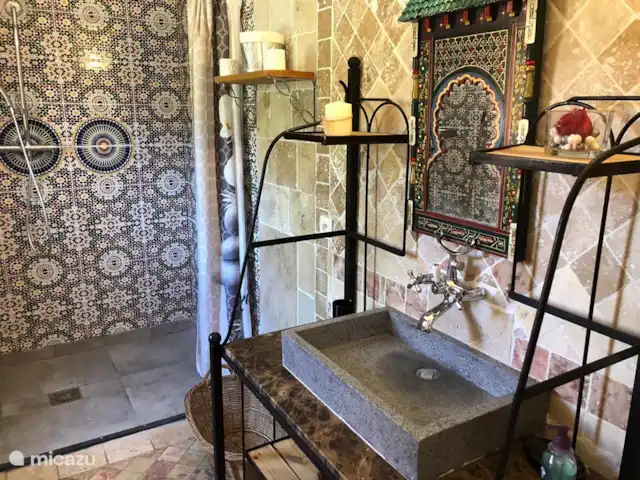 Innièze | France, Lot, Lachapelle-Auzac - maison de vacances salle de bains
