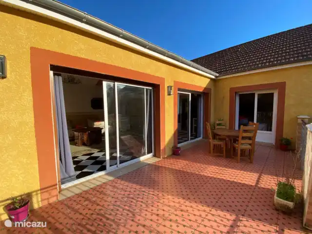 Innièze | France, Lot, Lachapelle-Auzac - maison de vacances terrasse avec sièges