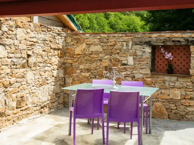 Innièze | France, Lot, Lachapelle-Auzac - maison de vacances terrasse avec table et chaises