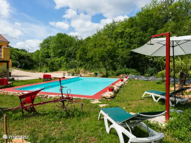 Innièze | France, Lot, Lachapelle-Auzac - maison de vacances piscine avec transats
