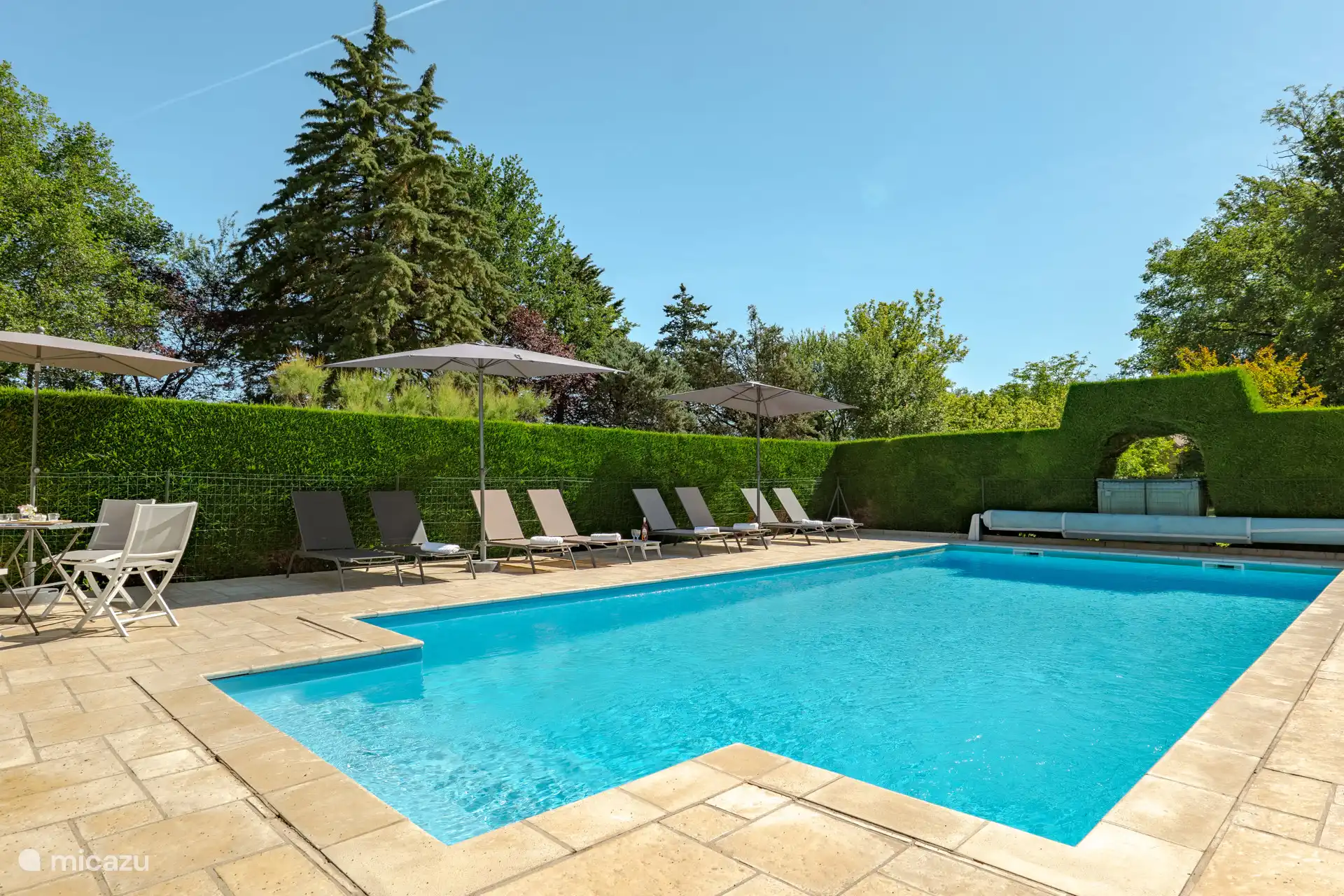 The swimming pool, complete privacy