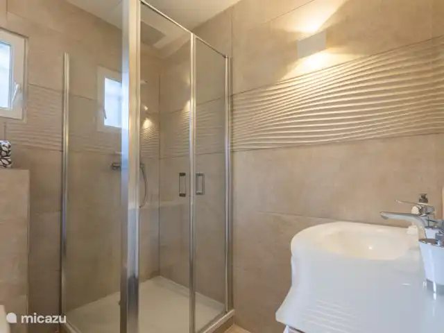 La Grauvière | France, Lot, Anglars-Nozac - maison de vacances salle de bains