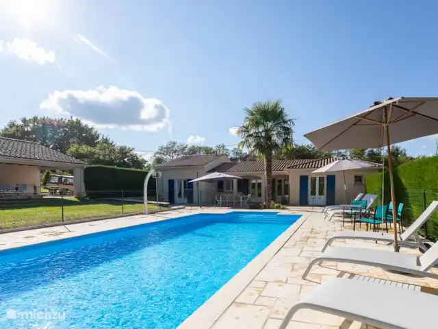 La Grauvière | France, Lot, Anglars-Nozac - maison de vacances piscine avec transats