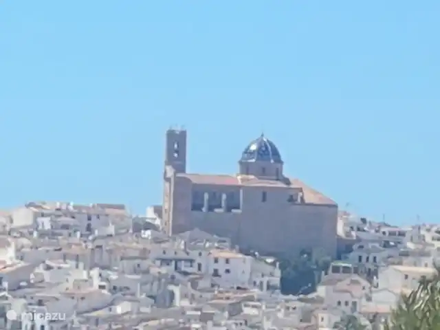 La Casa del Sol huren in Spanje, Costa Blanca, Moraira - villa Altea, een oud schildersdorpje een bezoekje meer dan waard. Loop naar de kerk en bewonder de schoonheid van de omgeving.