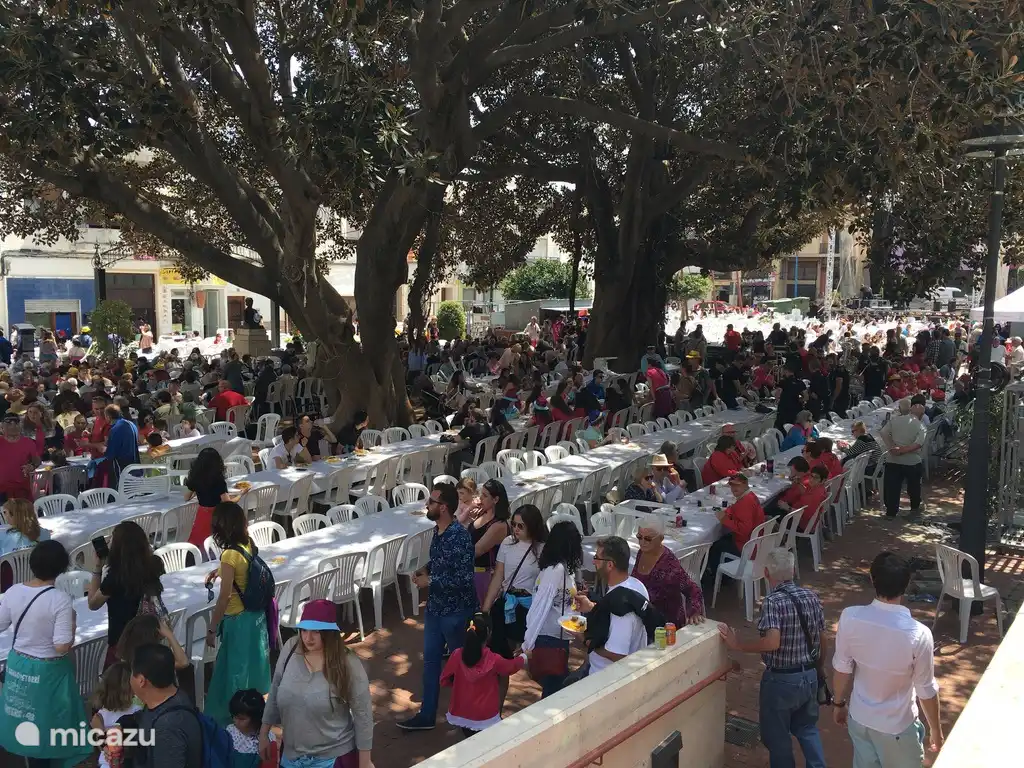 Paella géante sur la place de Benissa