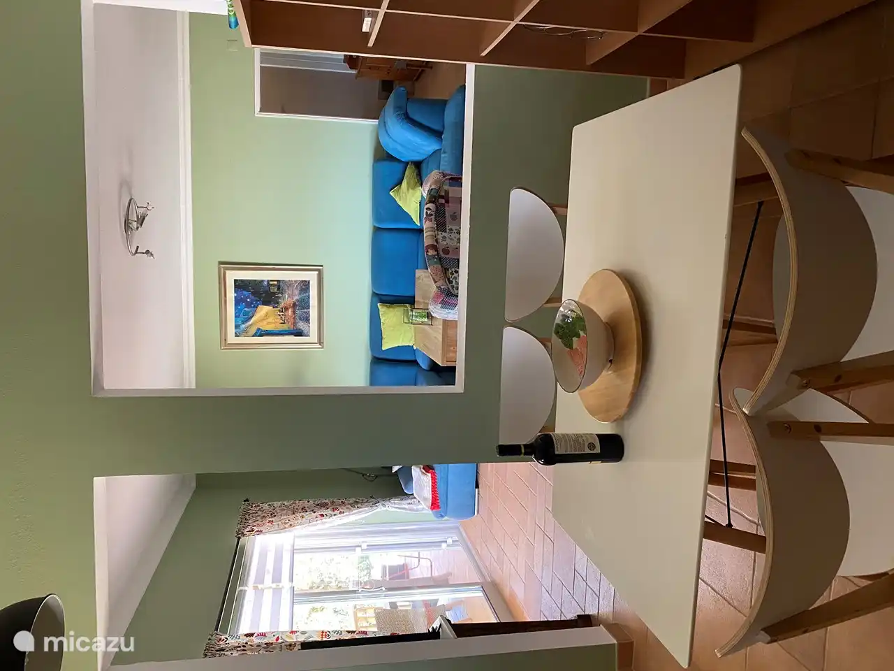 vista de la cocina a la sala de estar