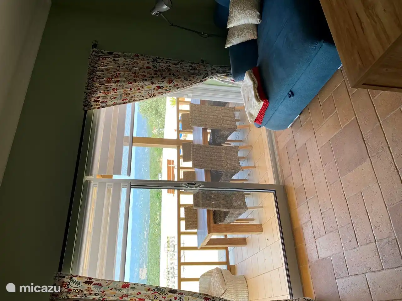 parte salón y cocina totalmente equipada