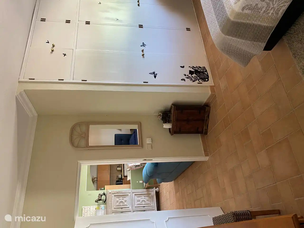 dormitorio principal, cama doble de 1 m 60 espaciosos armarios, asiento extra cama 2 pers o asiento relax con mesilla, amplio baño anexo