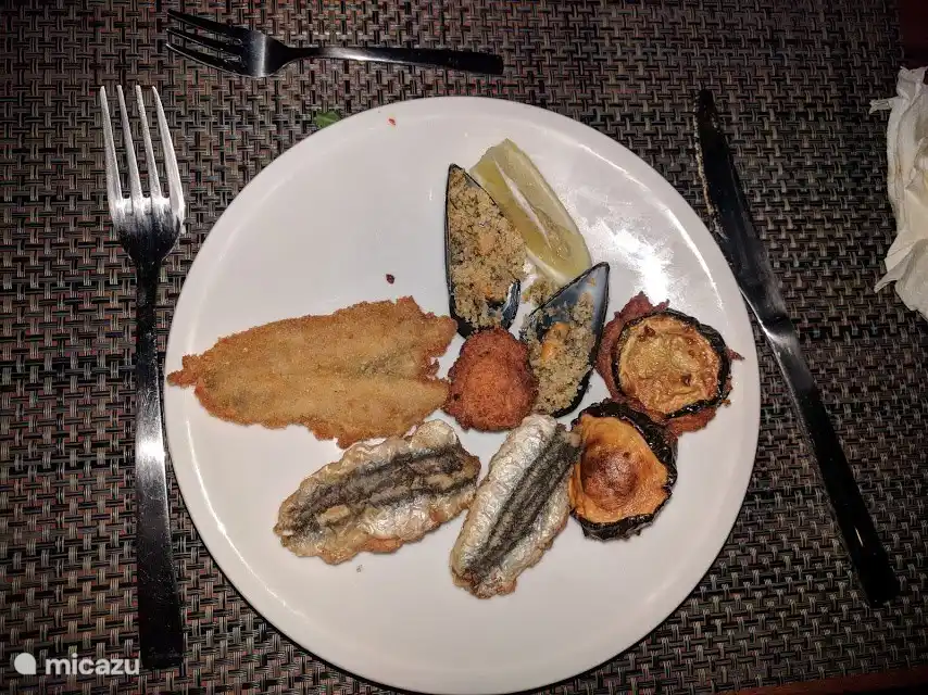 No solo pescado, también ofrecemos opciones vegetarianas y veganas.