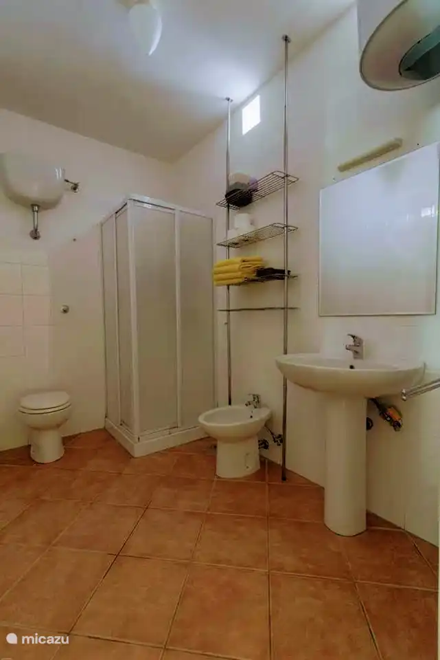 En el baño hasta las toallas son giallo (amarillas)