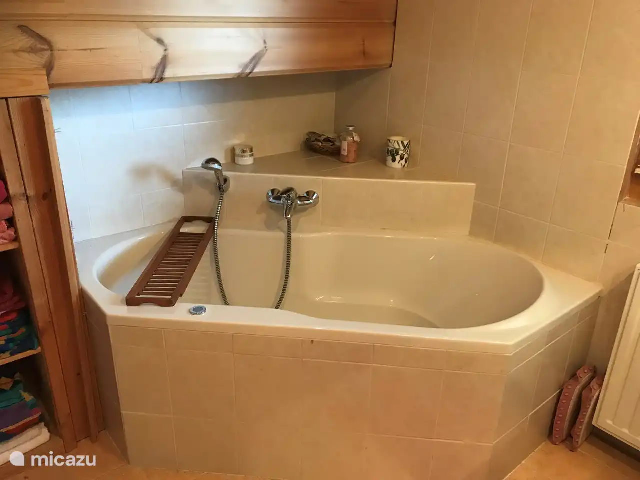 Badezimmer mit Badewanne