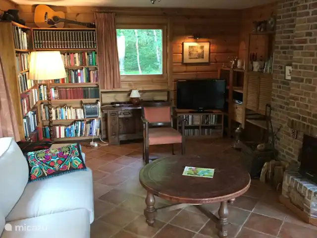 De Olde Regge | Pays-Bas, Overijssel, Ommen - maison de vacances Salon cosy avec TV et cheminée.