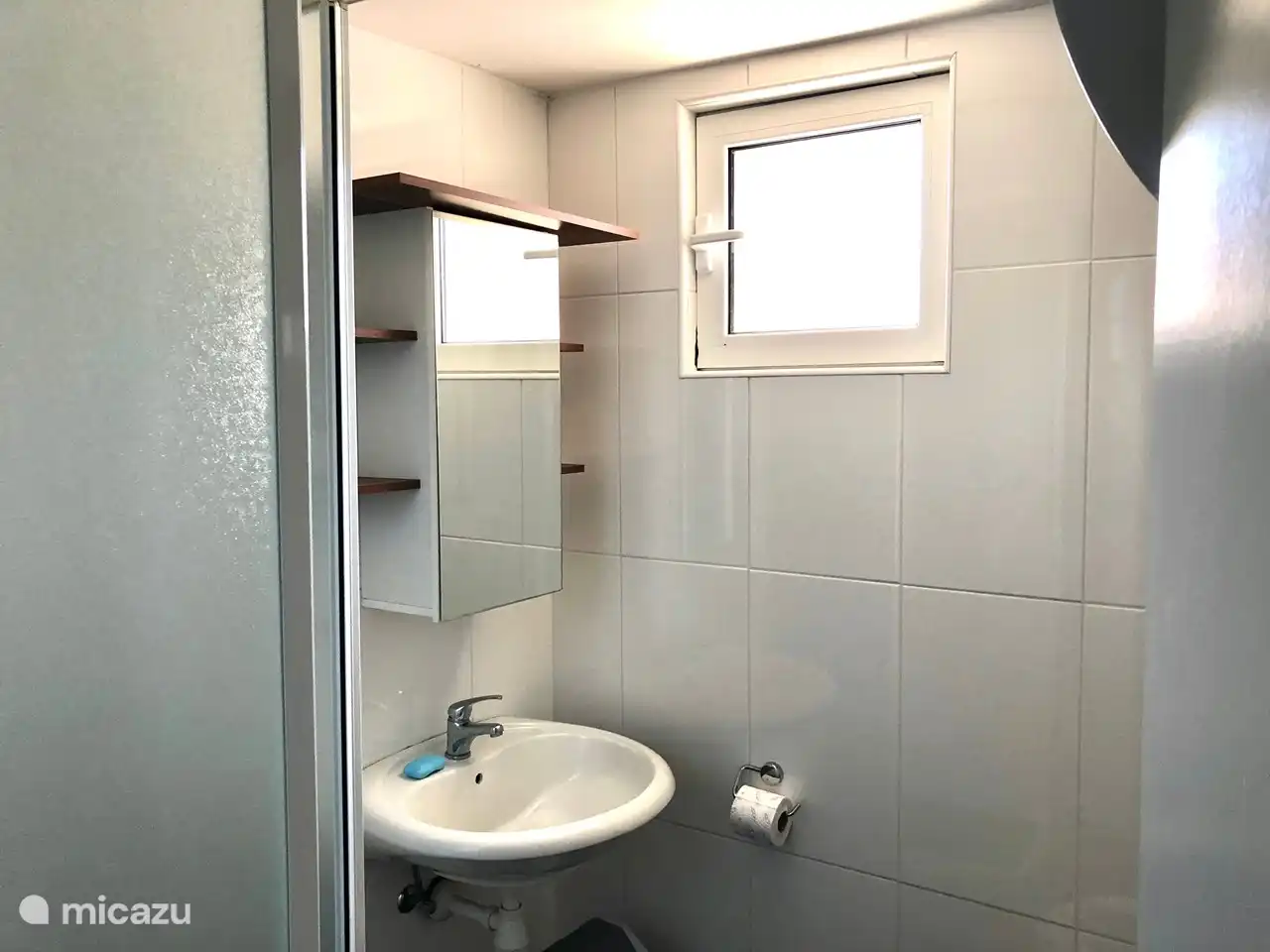 A5 shower + toilet