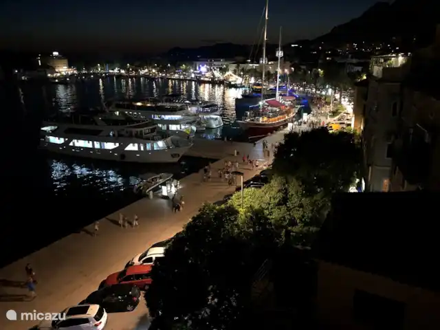 appartement huren in Kroatië, Dalmatië, Makarska – Apartment Maral Makarska Dalmatie De boulevard in de avond