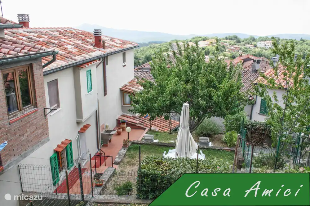 Le jardin d'en haut au début de l'été