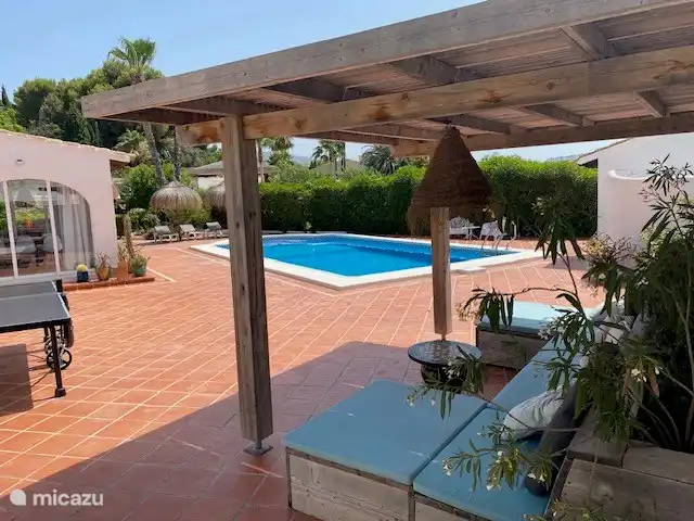 Terrasse en bois ombragée, super farniente !