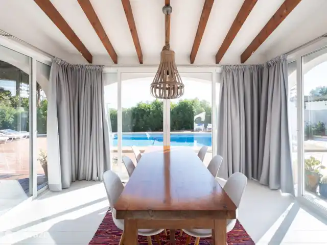 Casa Ballena Alegre | Espagne, Costa Blanca, Moraira - villa Table à manger donnant sur la piscine et les terrasses.