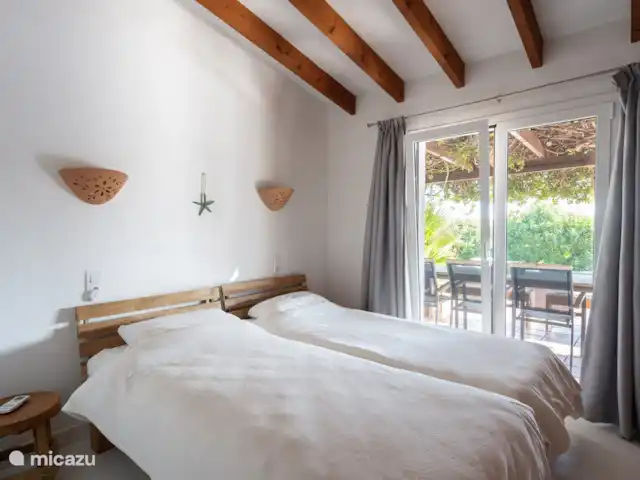 Casa Ballena Alegre | Espagne, Costa Blanca, Moraira - villa Chambre 3, avec placard, climatisation et vue sur la piscine et la terrasse.