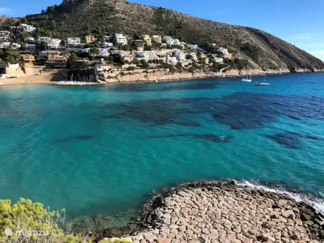Casa Ballena Alegre | Espagne, Costa Blanca, Moraira - villa La belle El Portet est accessible en voiture (+/- 6 min.) ou encore mieux à pied via le port de Moraira, à pied le long de la baie.