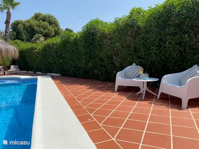 Heureux le matin à l'ombre pendant les mois chauds et long soleil en hiver !