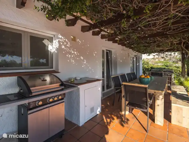 Casa Ballena Alegre | Espagne, Costa Blanca, Moraira - villa Terrasse couverte recouverte de jasmin, l'or de notre maison, on aime y ajouter les feuilles.