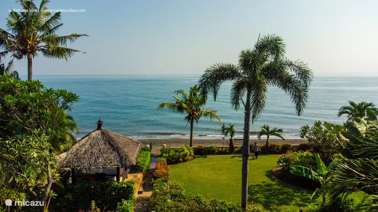 La playa y hermosa vista.