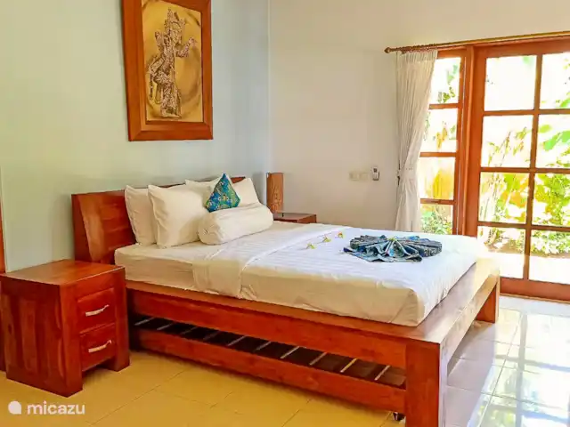Villa Bidadari 3 chambres + bk piscine plage | Indonésie, Bali, Lovina - villa La chambre principale avec salle de bain privée et air conditionné.