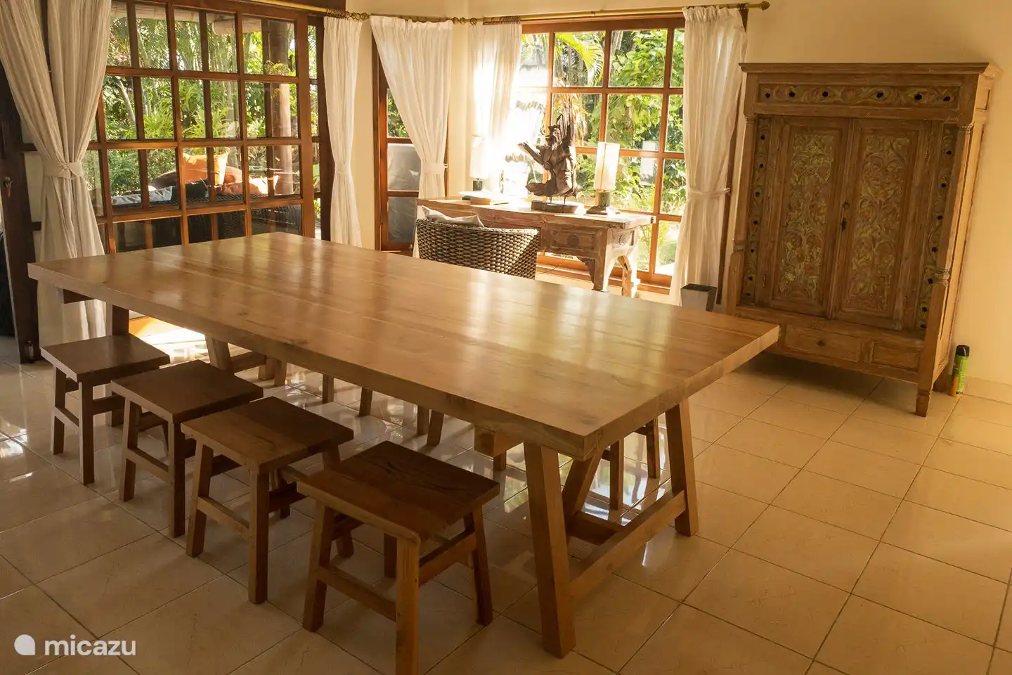 Mesa de comedor y escritorio, mesa hecha por carpintero local,