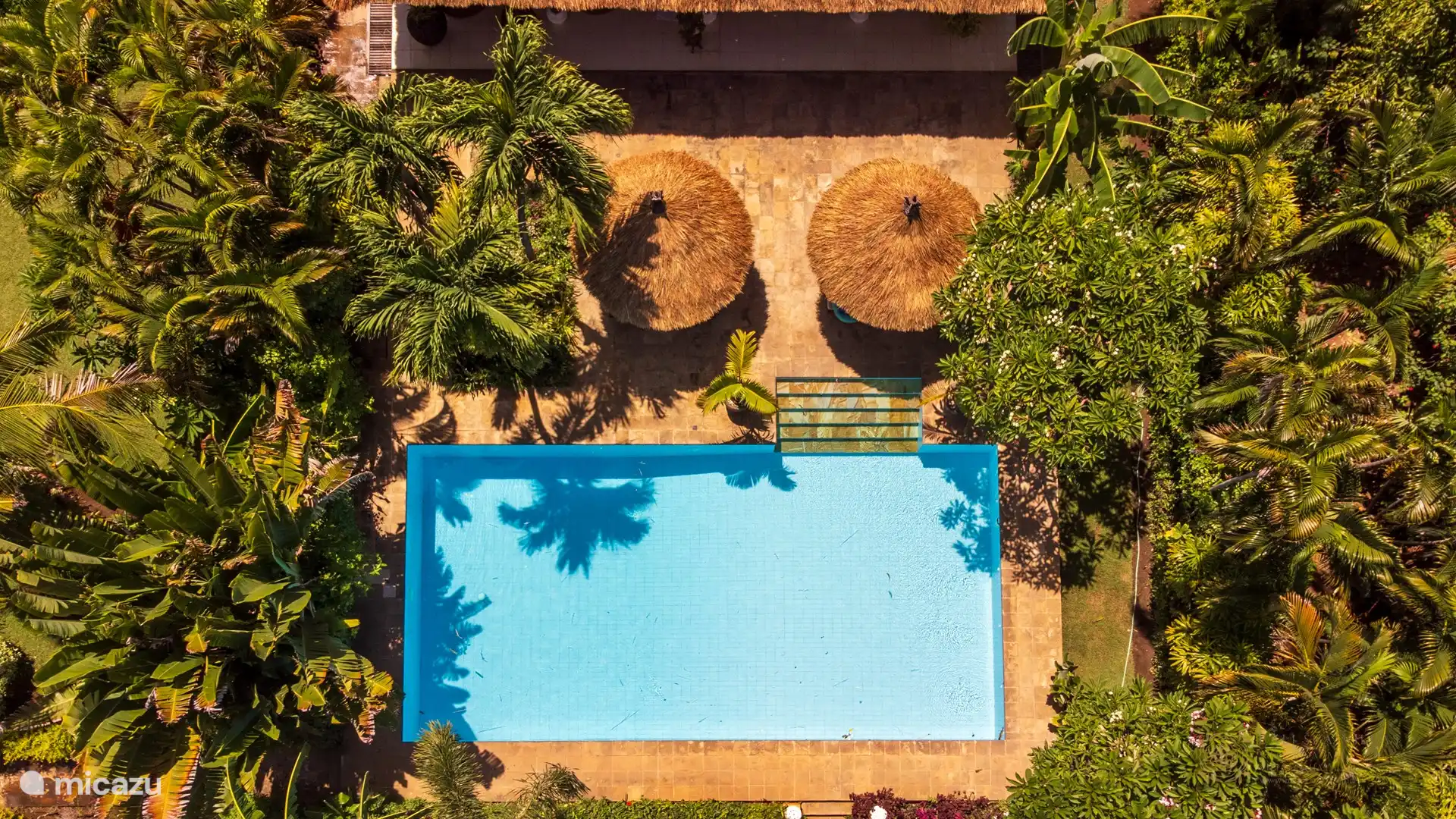 Relájate en tu propia piscina