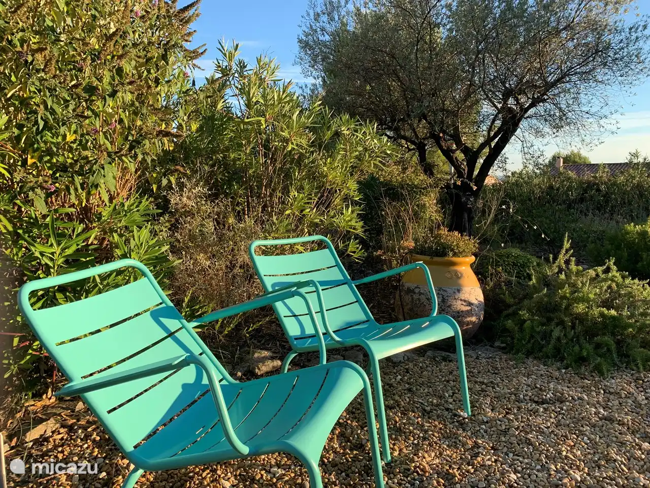Sitzplatz im Garten, am Pool.