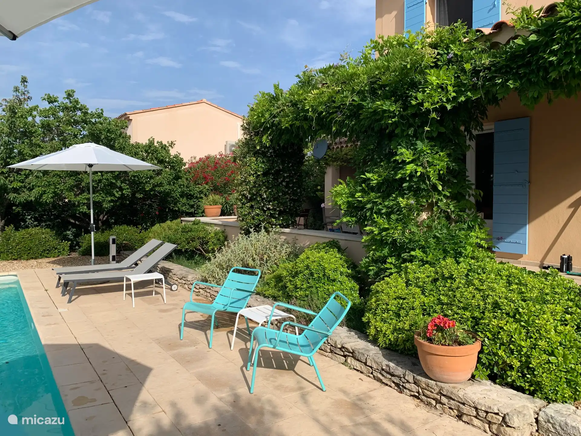 Die Terrasse bietet viel Privatsphäre!
