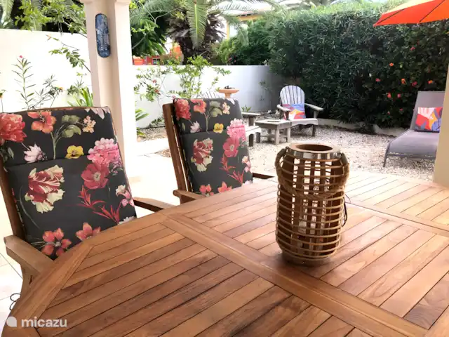 Kas Bonita | Bonaire, Bonaire, Kralendijk - bungalow Toujours un endroit agréable pour s’asseoir et une table à manger spacieuse.