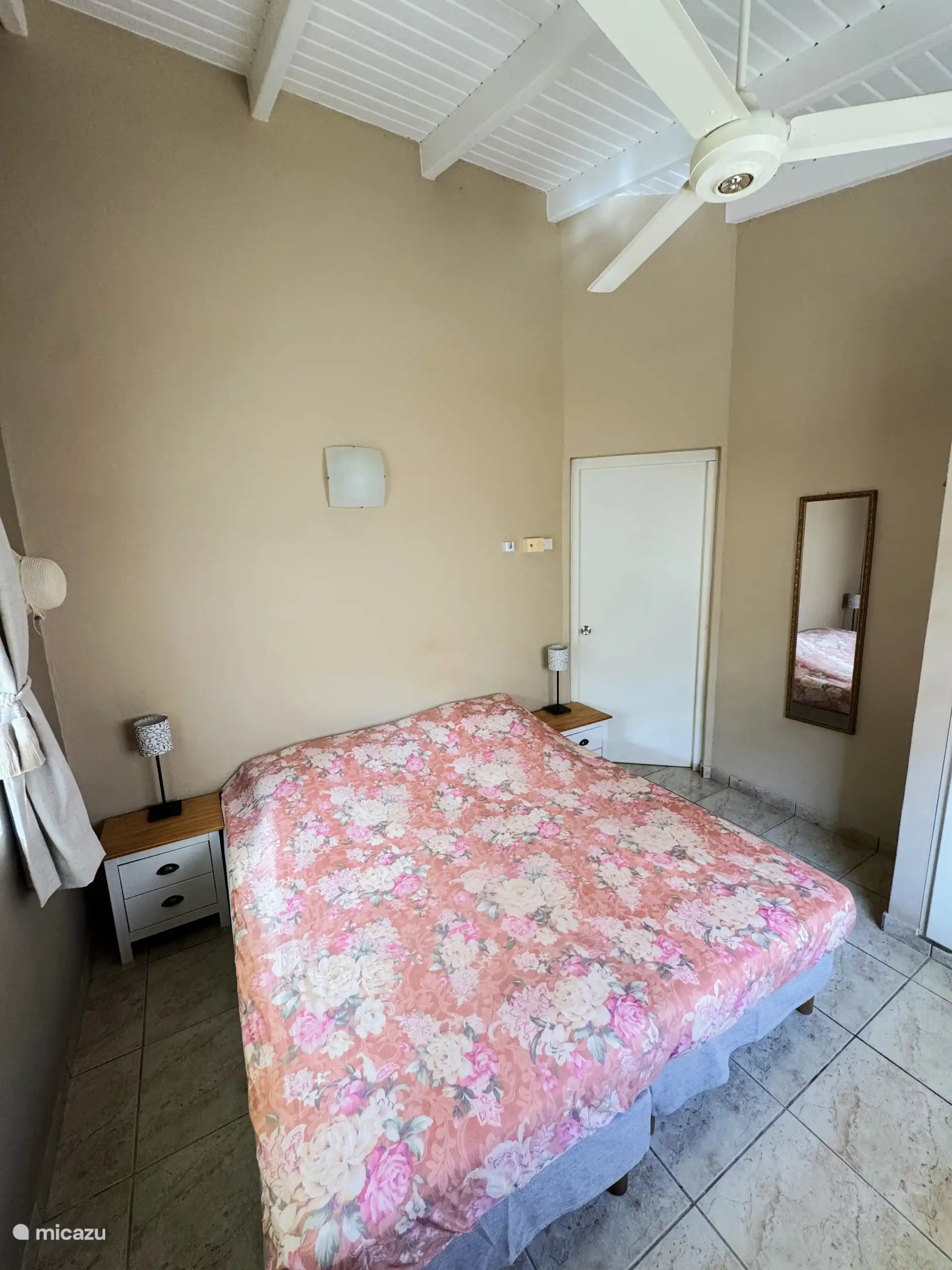 Slaapkamer 2 met fan en airco