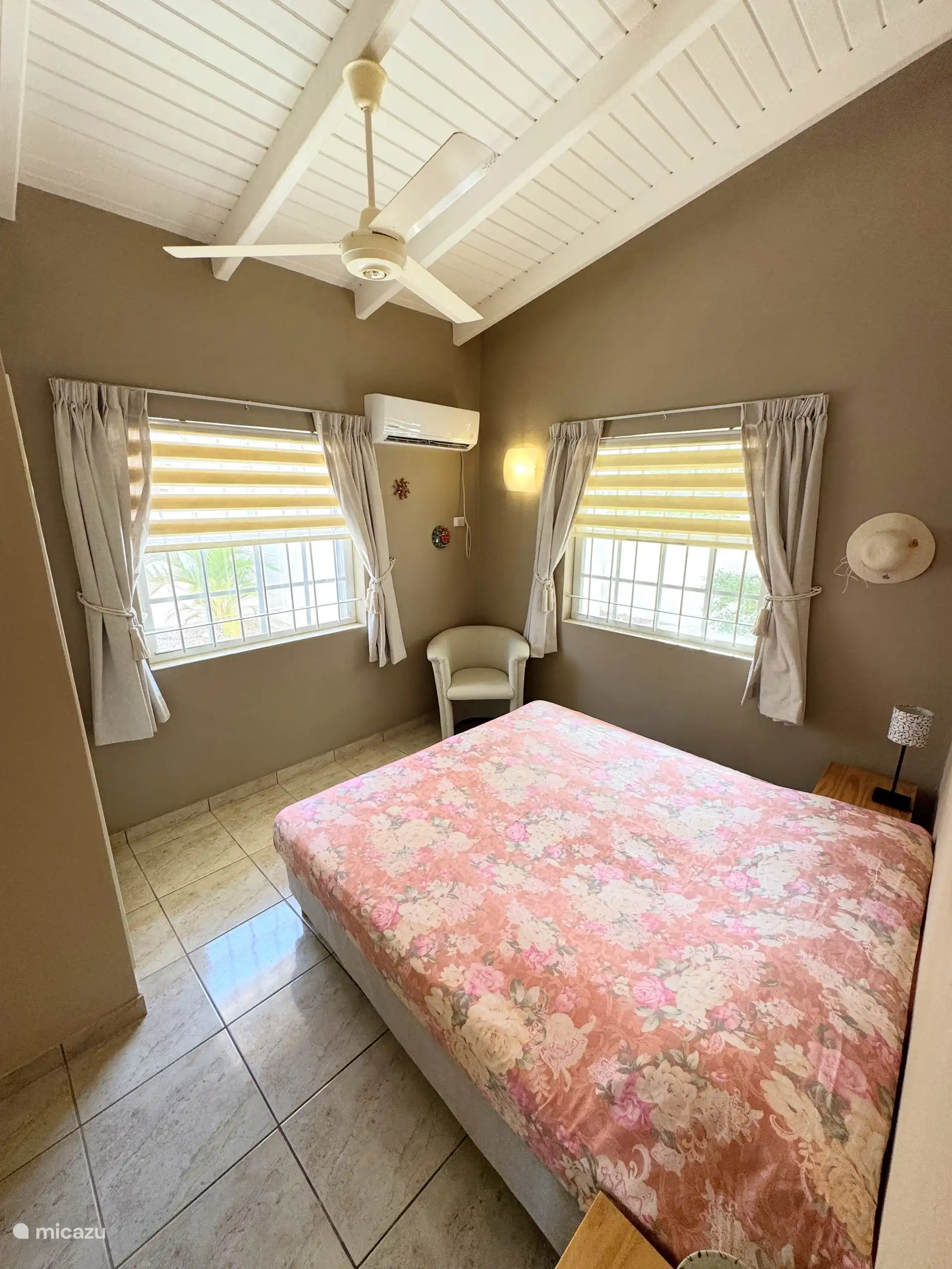 Slaapkamer 2 met fan en airco