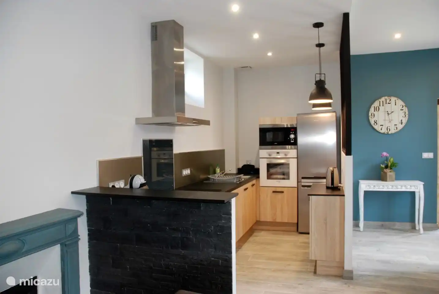 Die Küche ist komplett ausgestattet