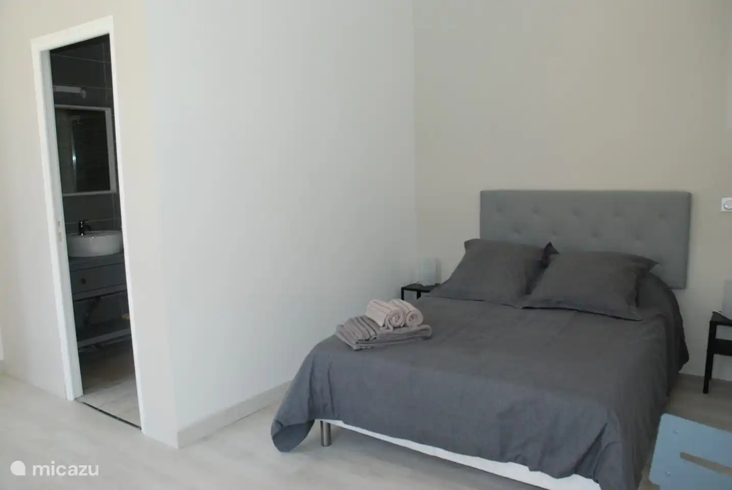 Schlafzimmer mit eigenem Bad