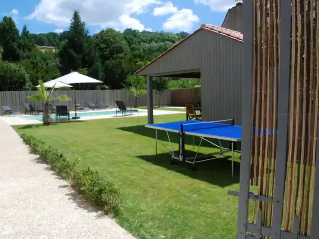 Cessilva | France, Dordogne, Sarlat-la-Canéda - maison de vacances A côté de la maison une table de ping-pong