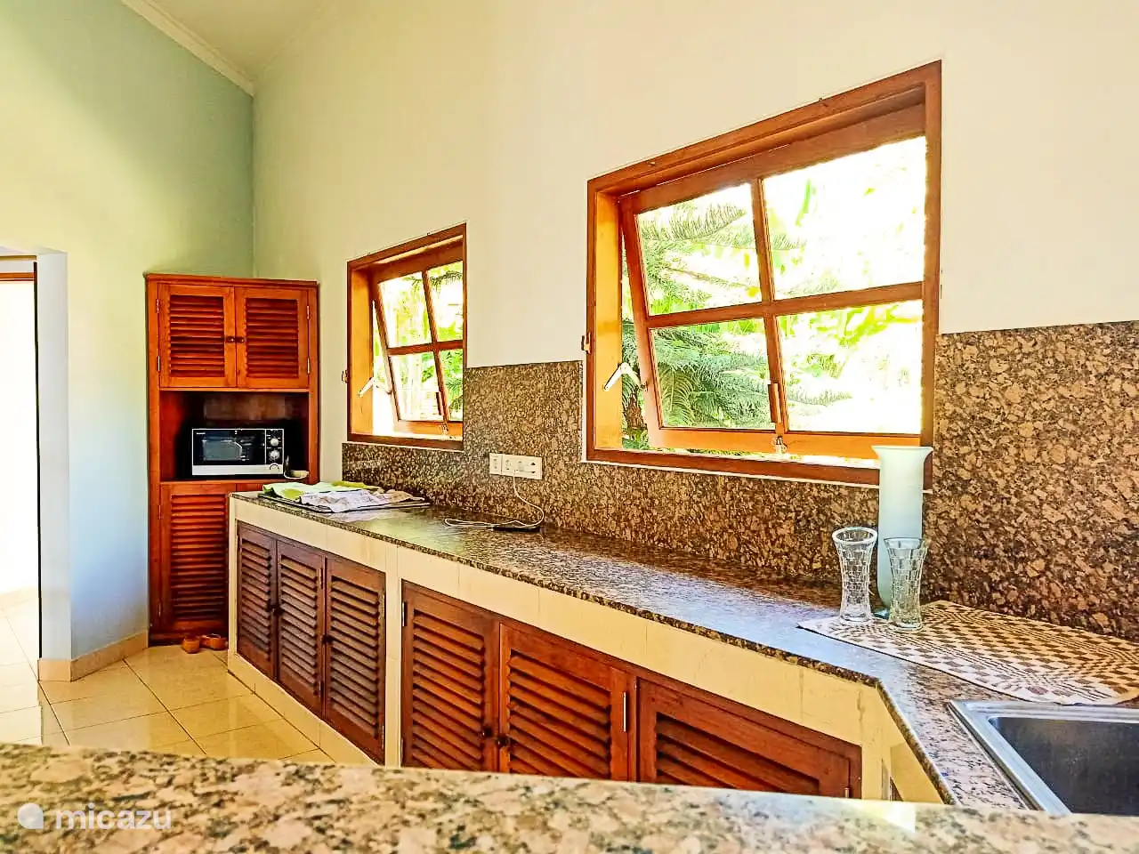 Geräumige Küche, Sie können selbst kochen oder sie für Sie kochen lassen. Zu genießen!