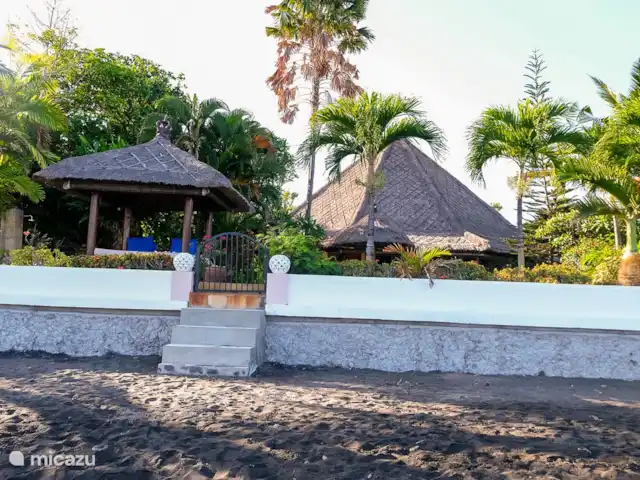 Villa Cahaya 2 chambres + bk piscine plage | Indonésie, Bali, Lovina - villa Les Bali Sea Villas sont situées sur 60 mètres de plage, où vous pourrez nager et plonger dans la mer, faire du yoga sur la plage ou faire une belle promenade sur la plage.