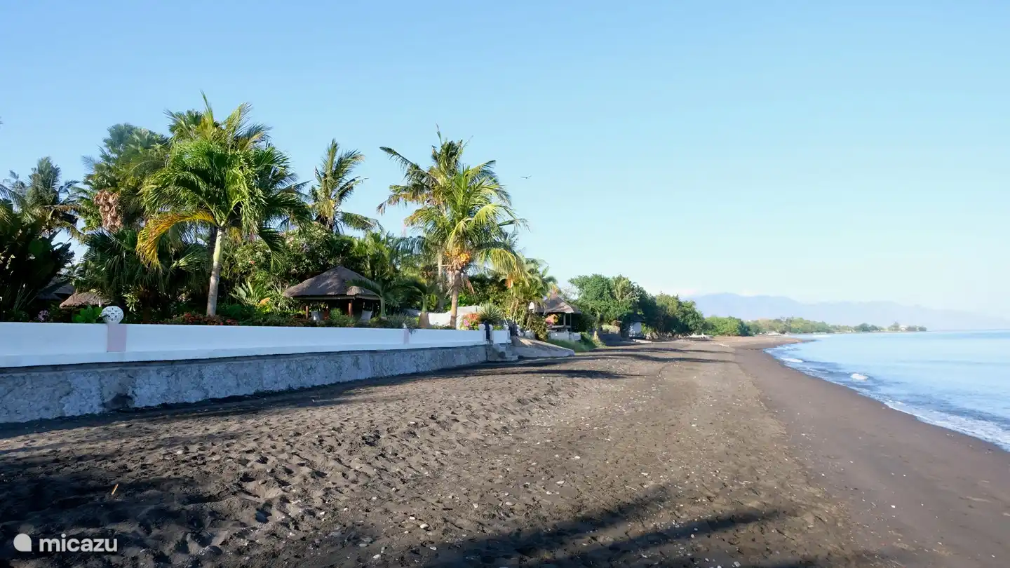 Strand bei den Bali Sea Villas.