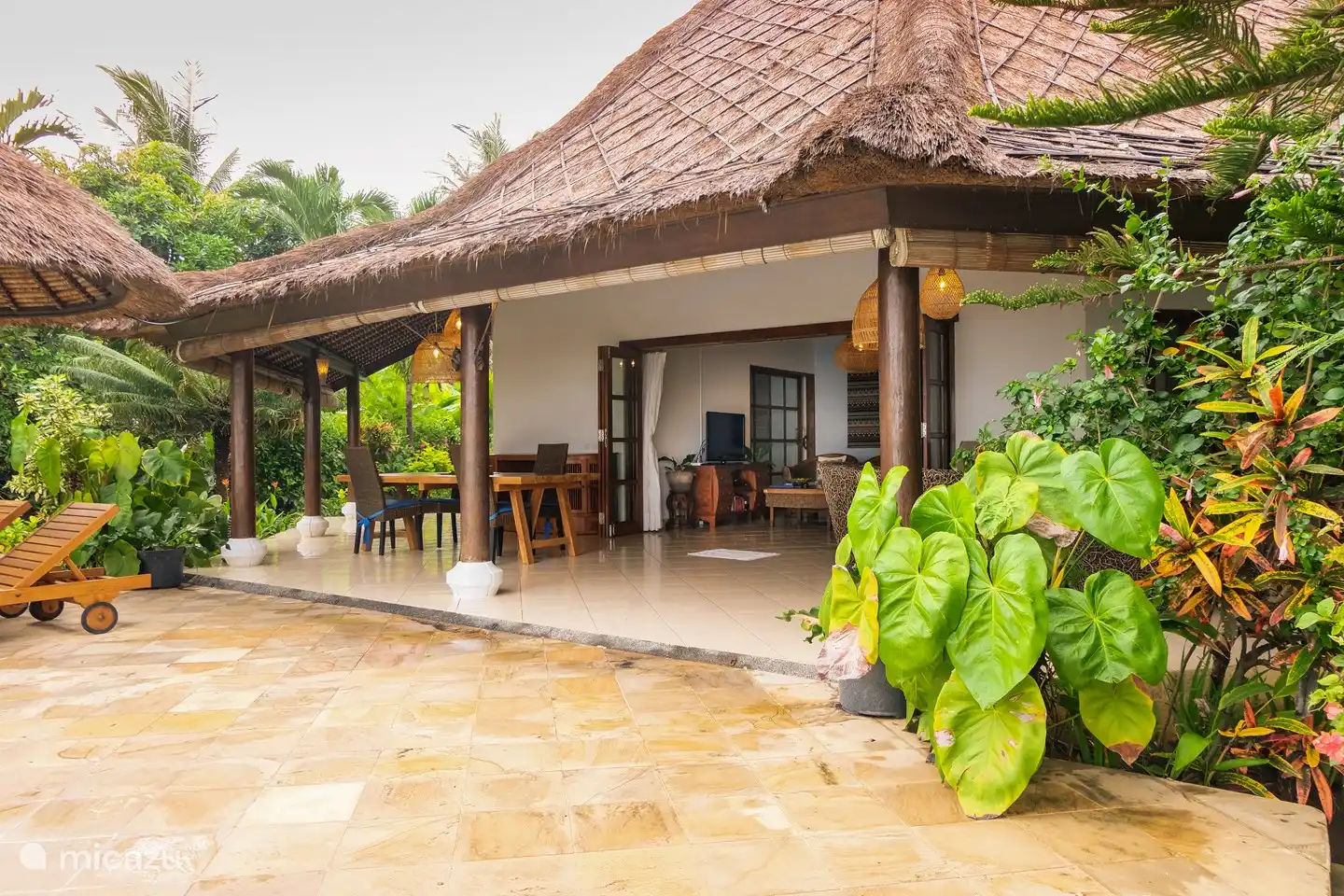 Geräumige Terrasse.